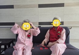 카네이션 달아드리기